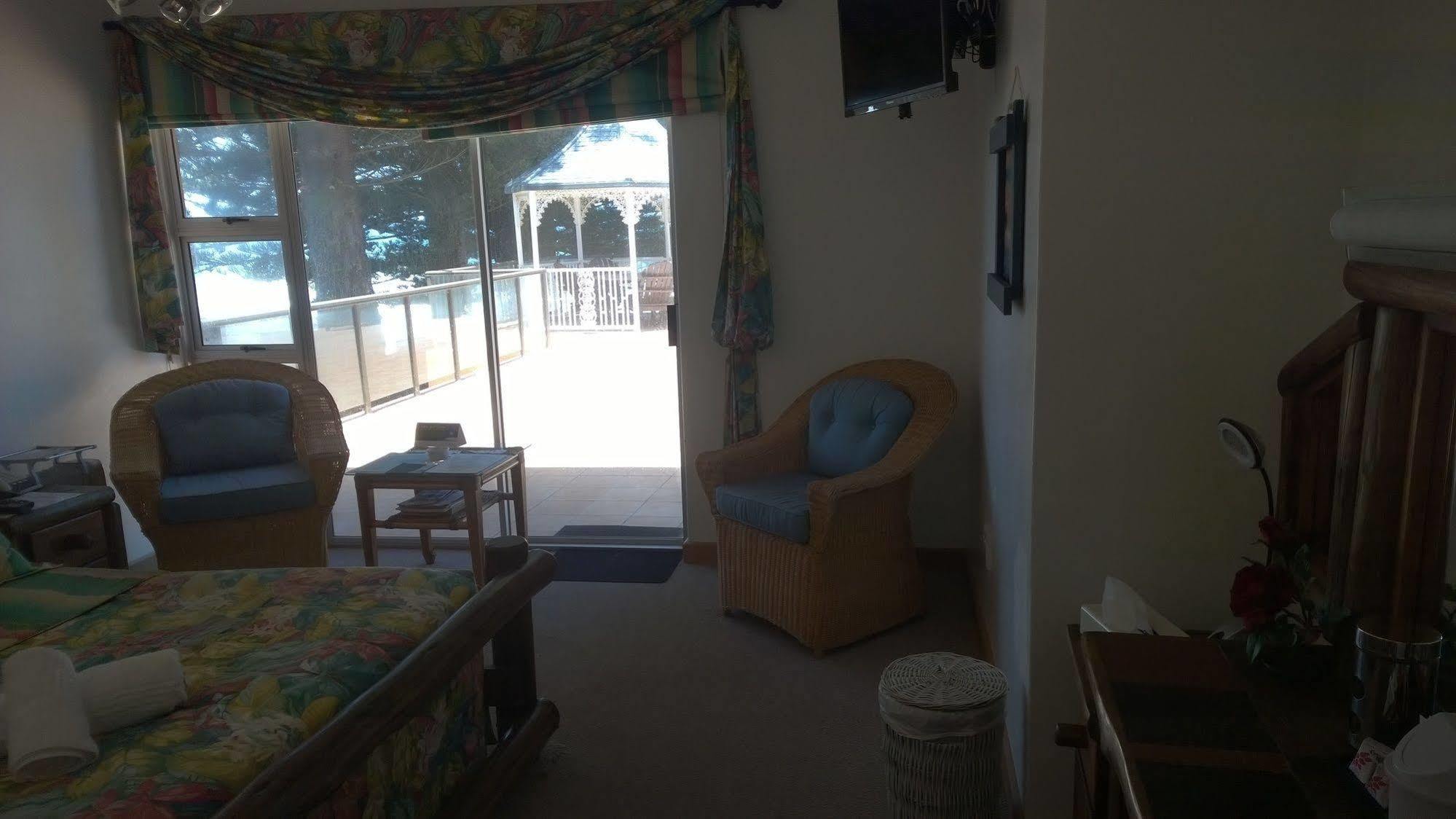 Sea Otters Lodge Kini Bay Ngoại thất bức ảnh